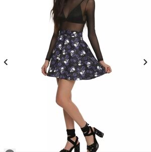 Hot Topic Black and Purple Floral Skull Skater Skirt Size Small